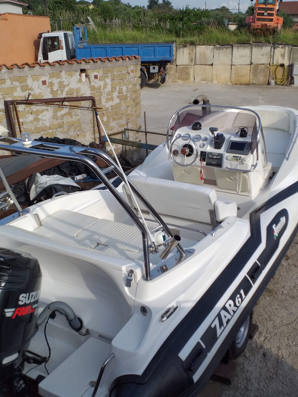<<<< VENDUTO >>> Zar 61 + Suzuki 175hp + Rimorchio (tutto 2008)<br><a href=dettaglio.aspx?Id=430 >VAI ALLA SCHEDA</a>
